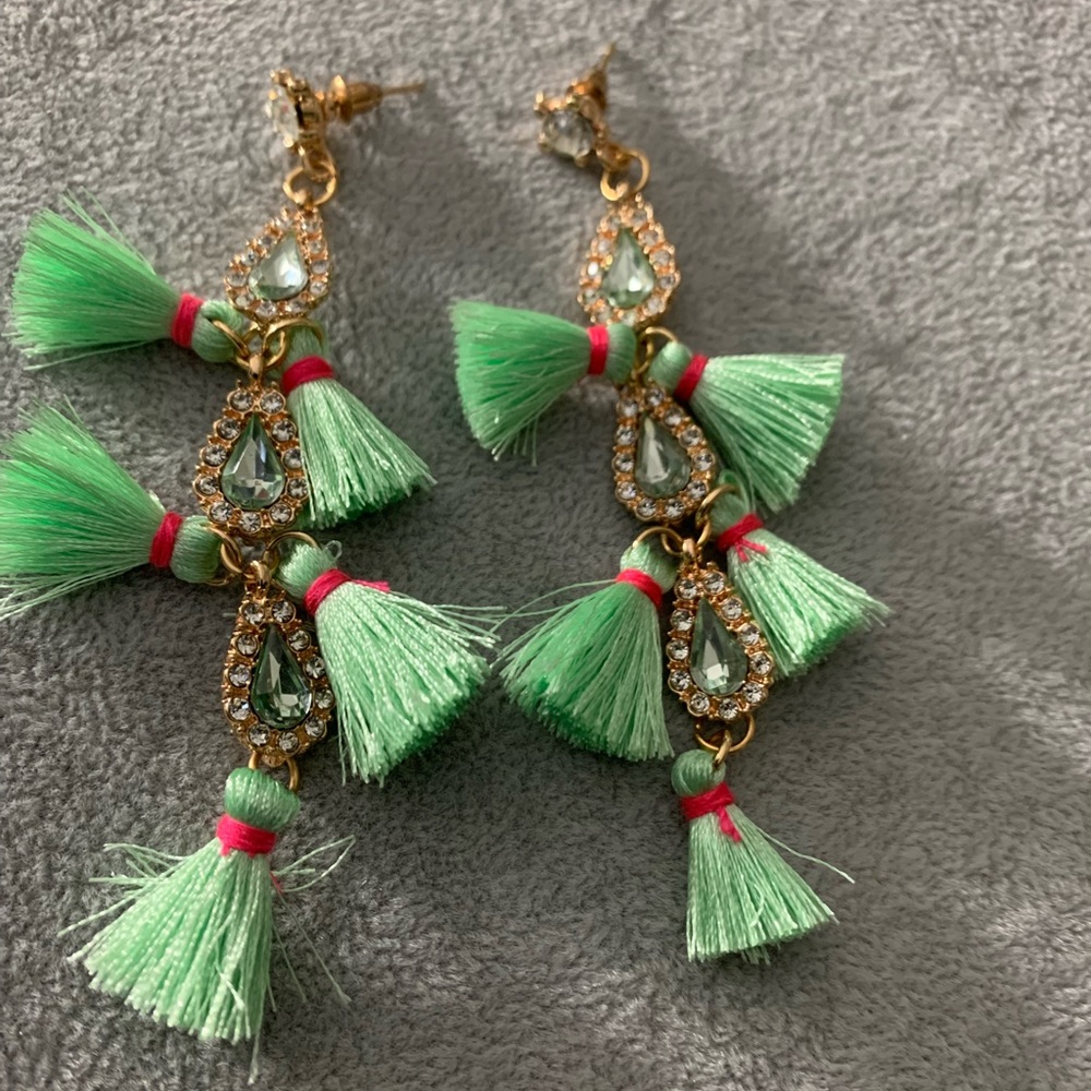 Beautiful New dangling green earrings. No tags.